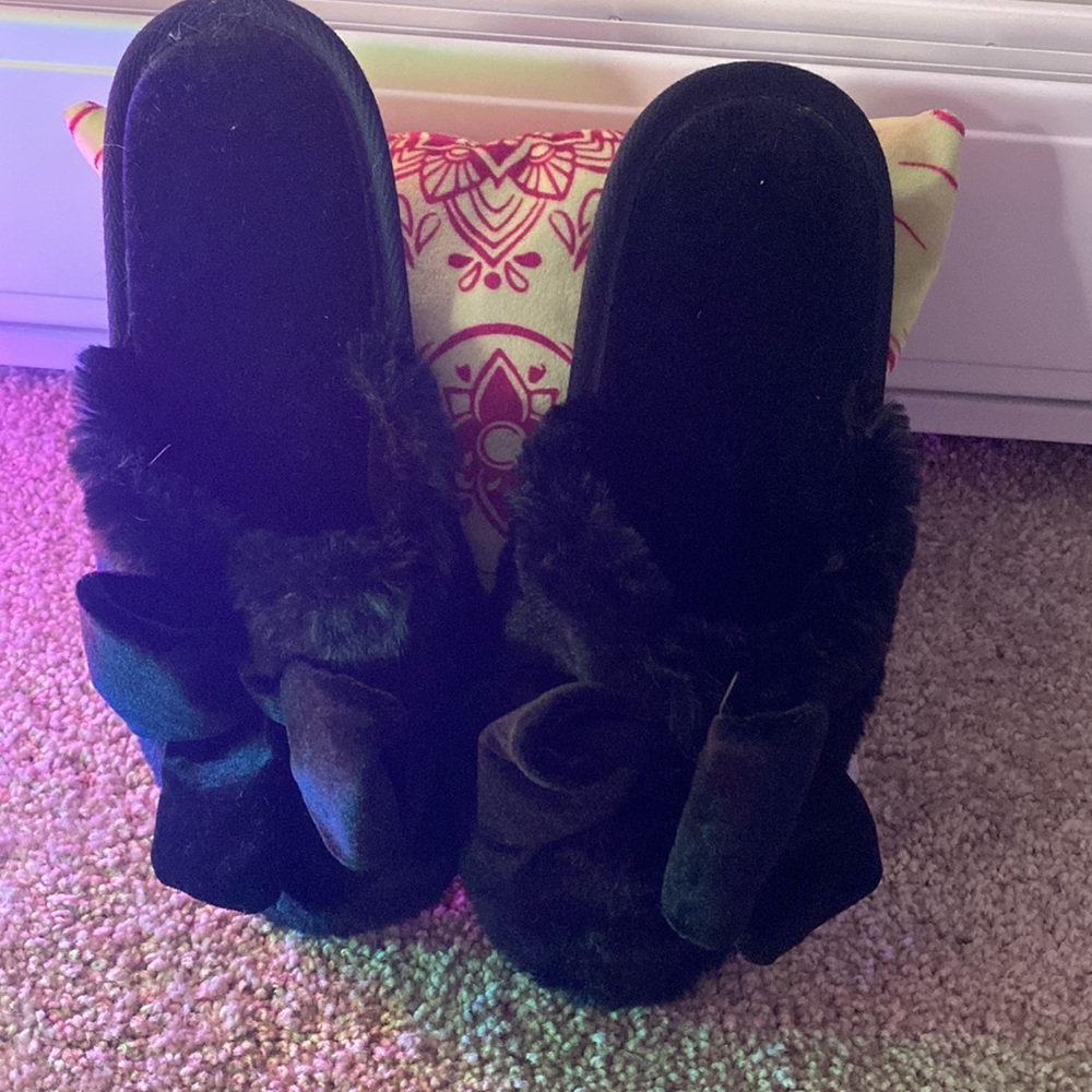 Victoria's Secret Slippers - Picture 3 of 4